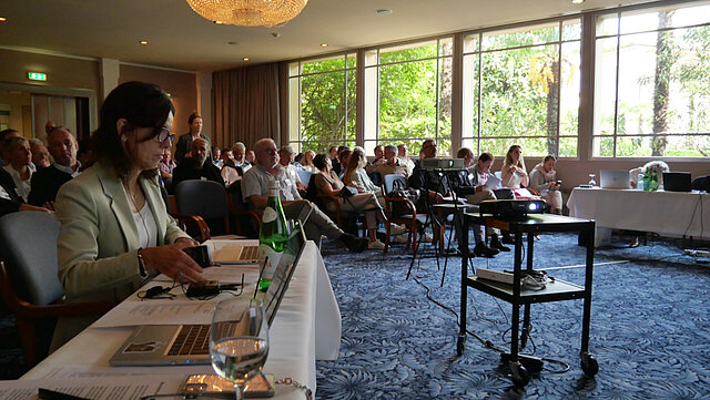 Réunion des membres, des membres de patronage et des invités lors de l'assemblée générale de l’ASVP.